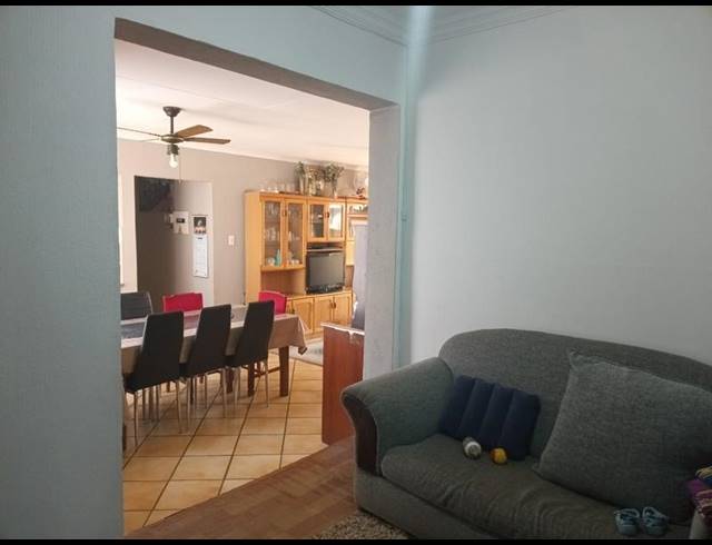 2 BEDROOM TOWNHOUSE FOR SALE IN ELDORAIGNE